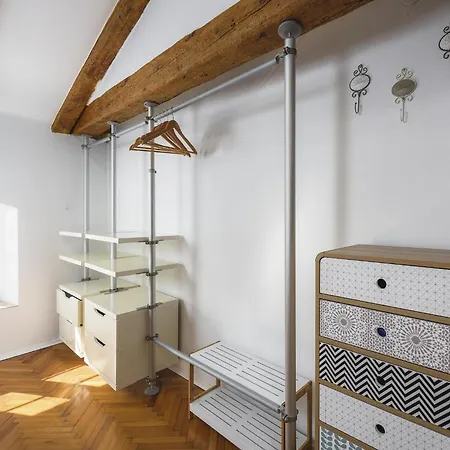 Cozy For Smaller Groups 아파트 포레치